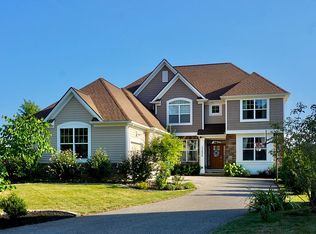 17535 Gates Landing Dr, Chagrin Falls, OH 44023