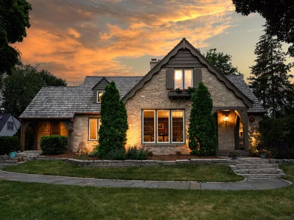 825 Brinsmere DRIVE, Elm Grove, WI 53122