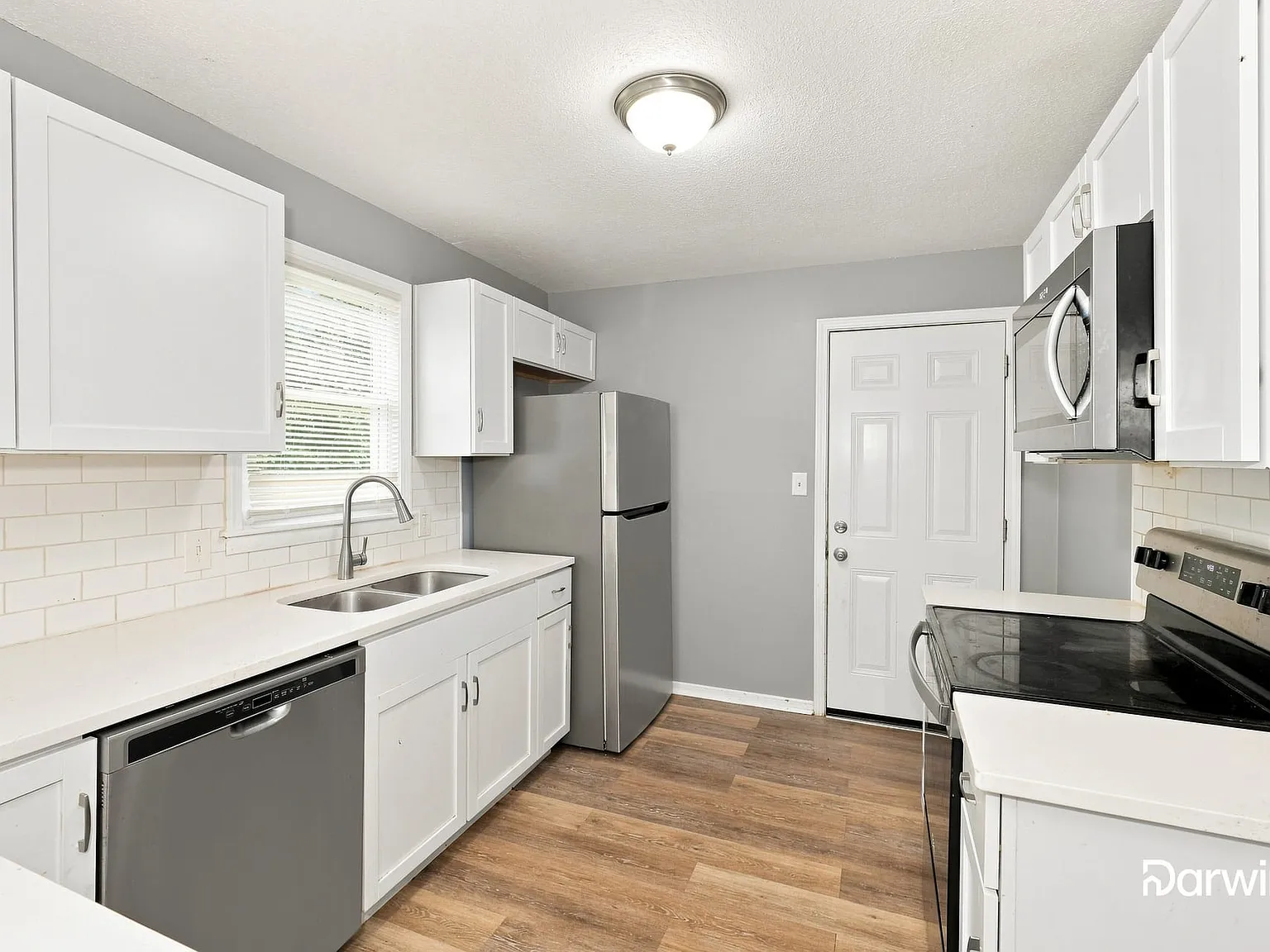 3 bed, 1.0 bath, 1056 sqft, $1,430 — Photo 4