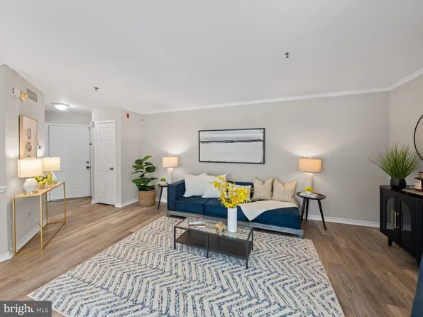 1524 Lincoln Way APT 105, Mc Lean, VA 22102