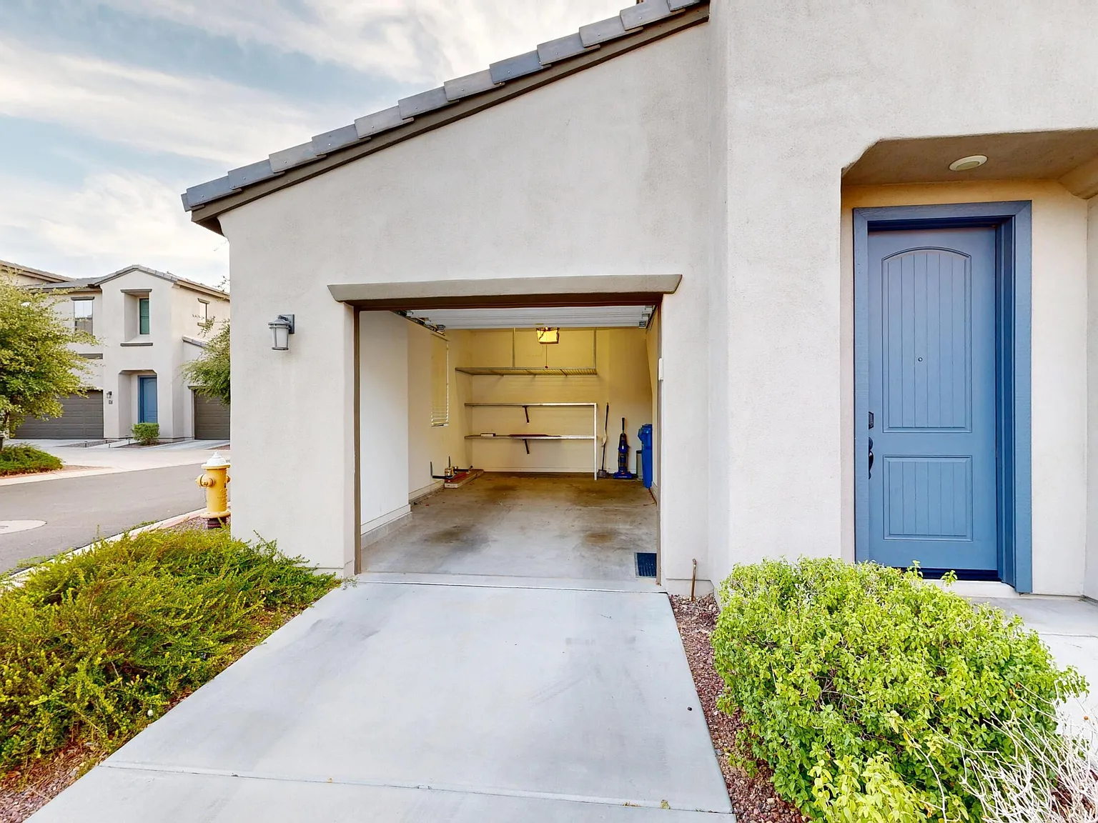 1 bed, 1.0 bath, 1061 sqft, $1,800 — Photo 2