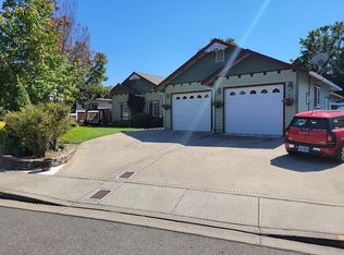 109 SW Lowe Ct, Grants Pass, OR 97527