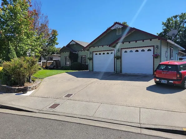 109 SW Lowe Ct, Grants Pass, OR 97527