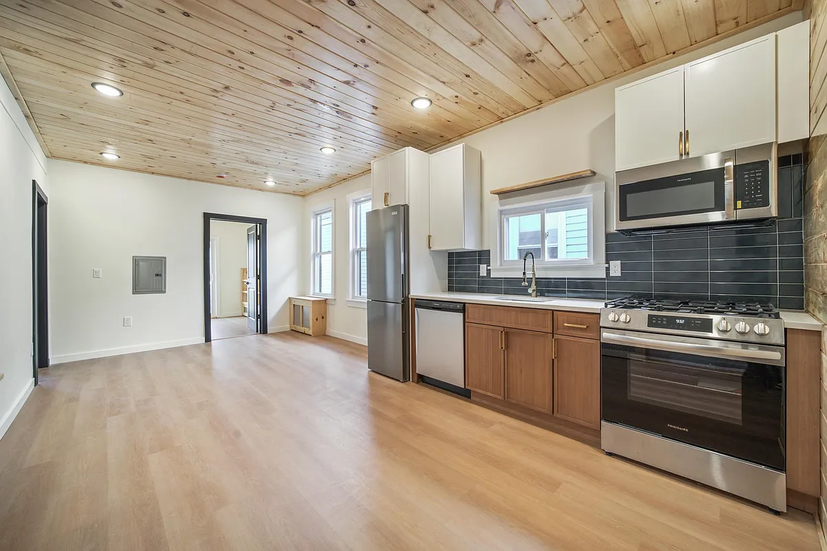 Building Photo - 370 Liberty Ave #2F