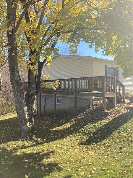 2nd image of 409 Belle St