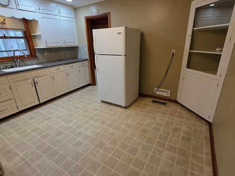 925 Sunset Dr — Photo 7