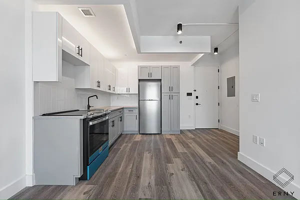 Rented by ERNY LLC | media 19