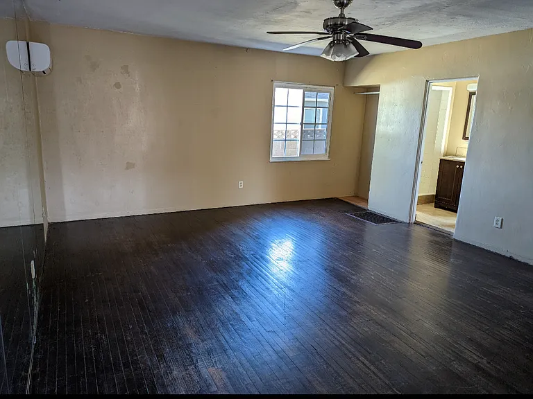 311 S Carmalita St — Photo 9