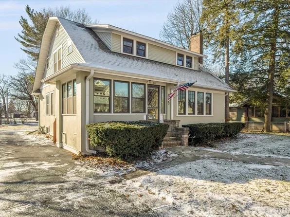 428 E Grand Lake Blvd, West Chicago, IL 60185