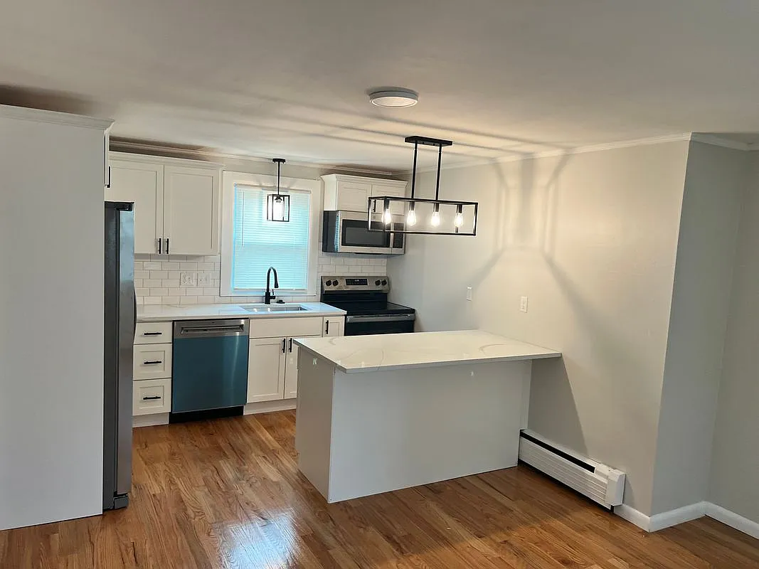 2 bed, 1.0 bath, 810 sqft, $2,500 — Photo 2