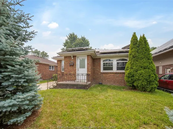 563 Indian Rd, Windsor, ON N9C 2M5