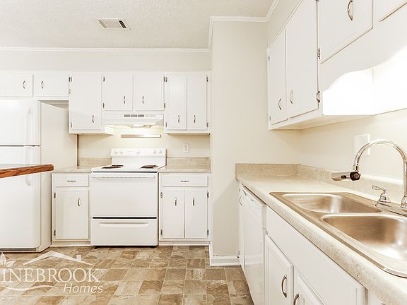 5th image of 2624 Castletown Dr