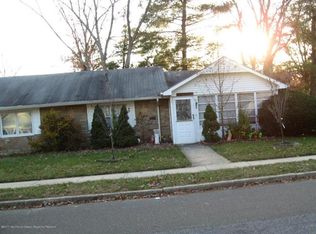 7B Carnation Dr, Lakewood, NJ 08701