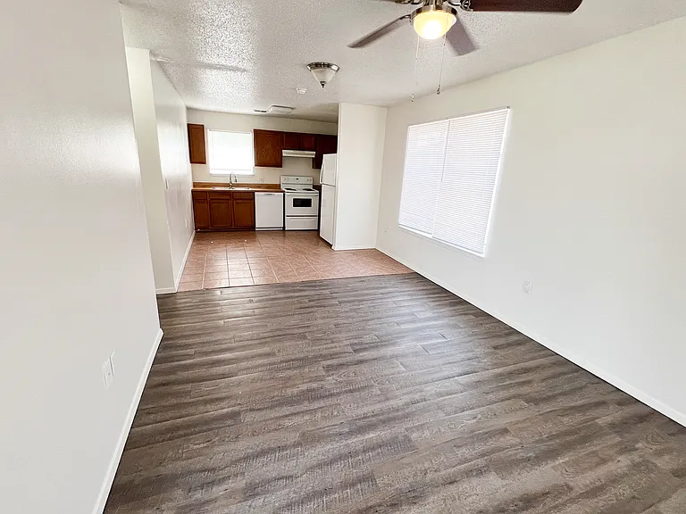 902 Scurry St #F — Photo 3