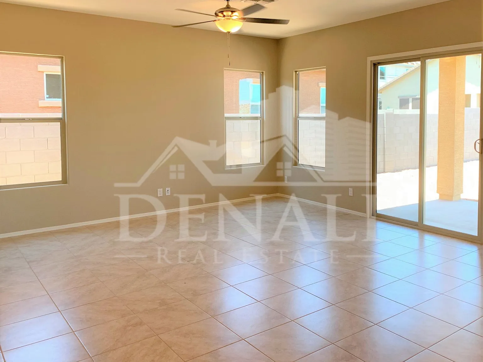 3 bed, 2.0 bath, 1935 sqft, $2,295 — Photo 2