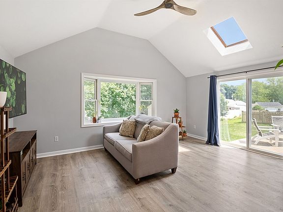 5th image of 21 Karen Ln