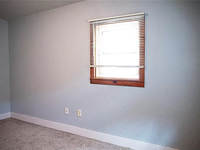 917 Lakeside Ave — Photo 9