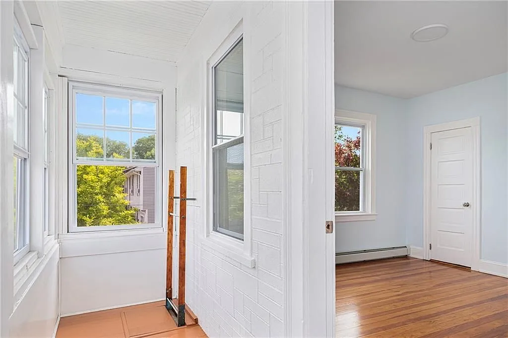 2 bed, 1.0 bath, 901 sqft, $2,000 — Photo 3