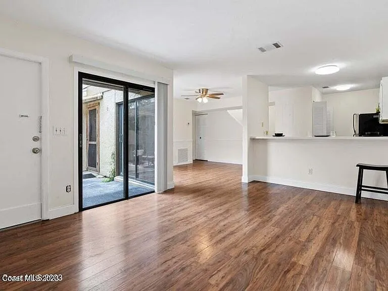 1411 Sheafe Ave NE #102 — Photo 4