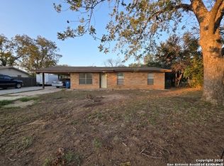 915 E Frio St, Pearsall, TX 78061