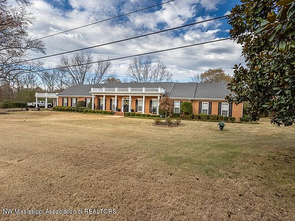 5th image of 440 W Chulahoma Ave