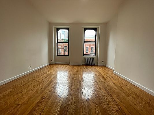 3rd image of 321 E 93rd St APT 5W