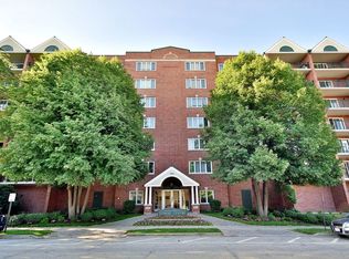1600 E Thacker St APT 203, Des Plaines, IL 60016