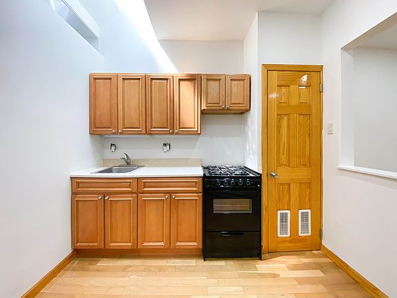 4th image of 846 Saint Johns Pl #2F