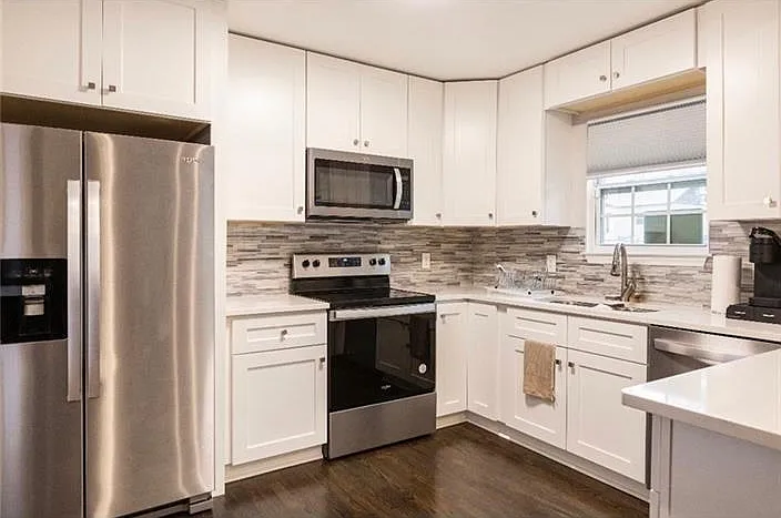 3 bed, 2.0 bath, 1247 sqft, $2,100 — Photo 4