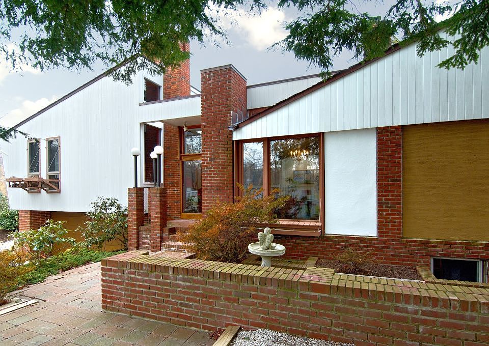 1st image of 60 Palmer Ln
