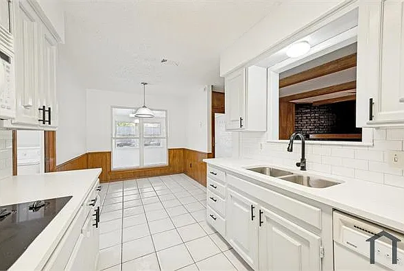 4 bed, 1576 sqft, $3,429 — Photo 4