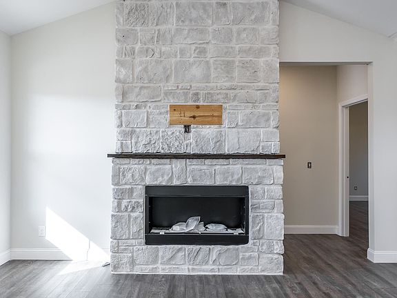 5th image of 240 Tahoe Way