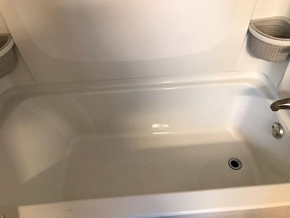 2nd Floor Bathroom - 4