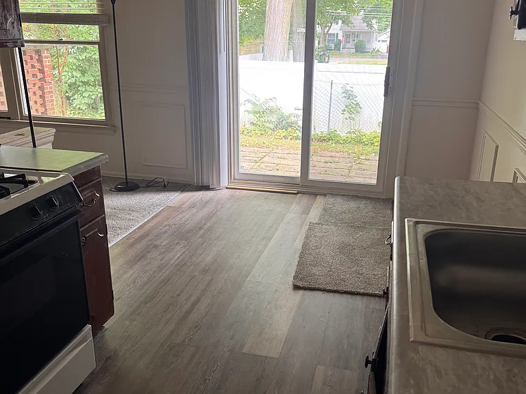 180 Clinton St #180 — Photo 4
