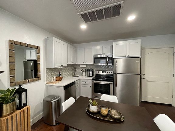 5th image of 900 NW 13th St APT 104