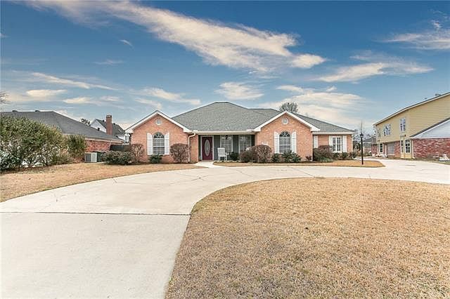 1st image of 1325 S Chateau Cir