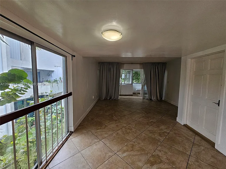 1912 SW 17th Ave #11 — Photo 6