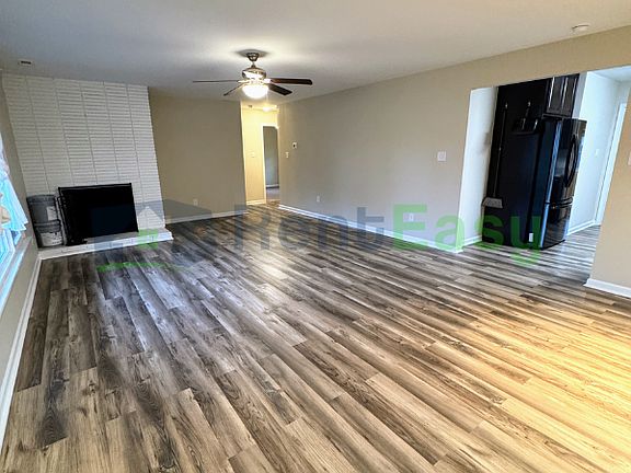 2nd image of 411 Woodview Ave