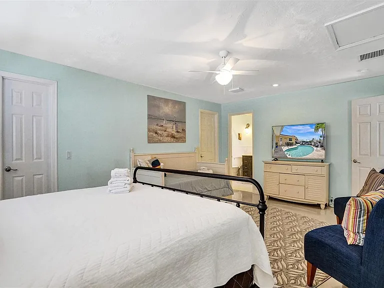 2051 Coral Reef Dr — Photo 38