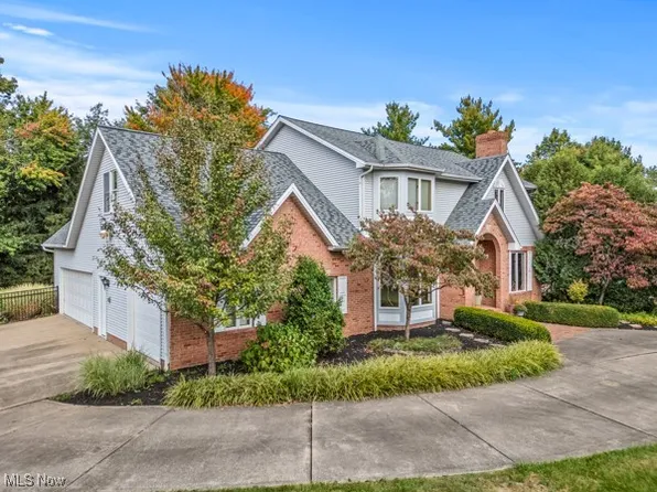 668 Presidential Dr, Youngstown, OH 44512