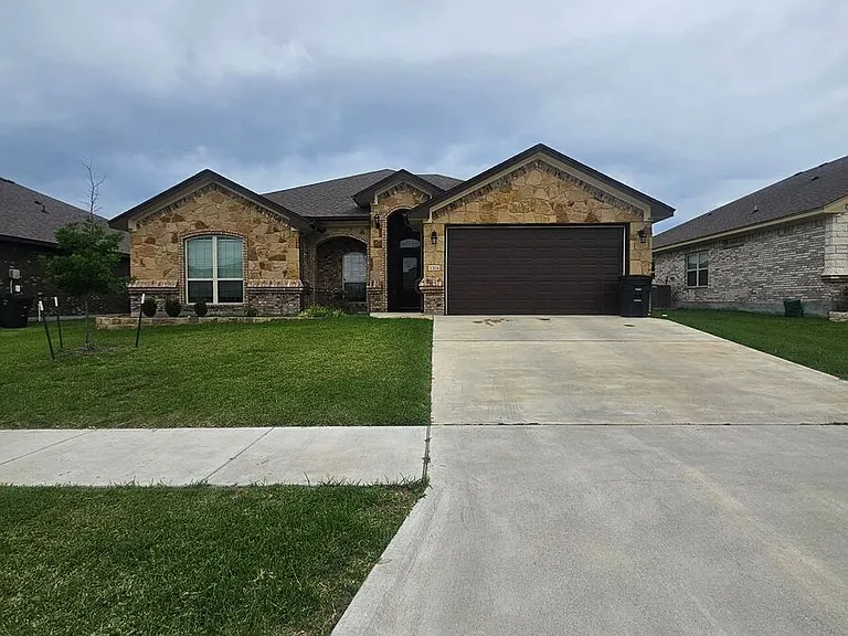 5304 La Terraza Ln — Photo 1