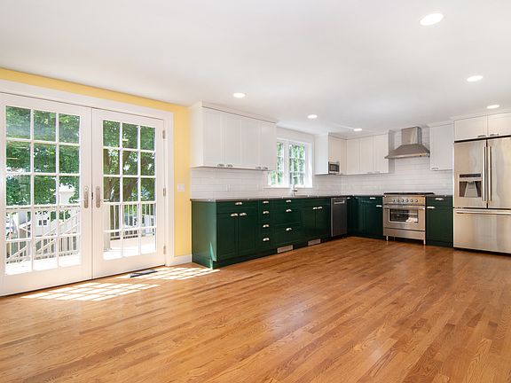 5th image of 19 N Ferris St