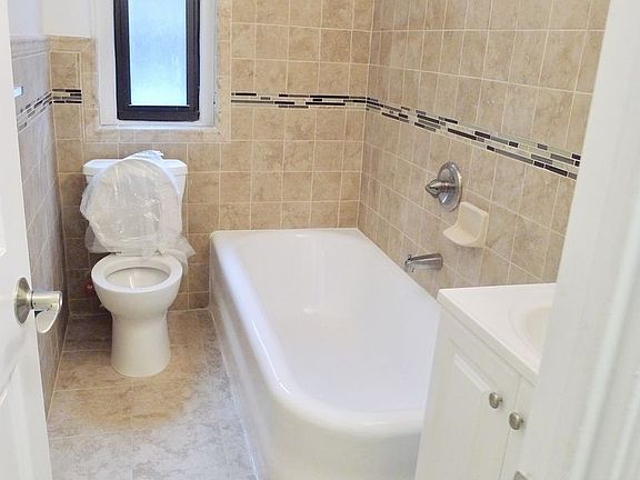 4th image of 415 W 24th St APT 4G