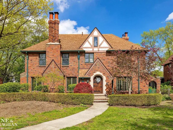 1350 Buckingham Rd, Grosse Pointe Park, MI 48230