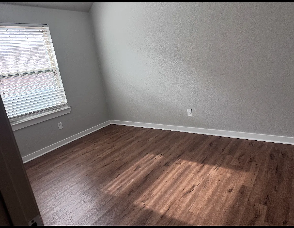 4 bed, 2232 sqft, $2,490 — Photo 2