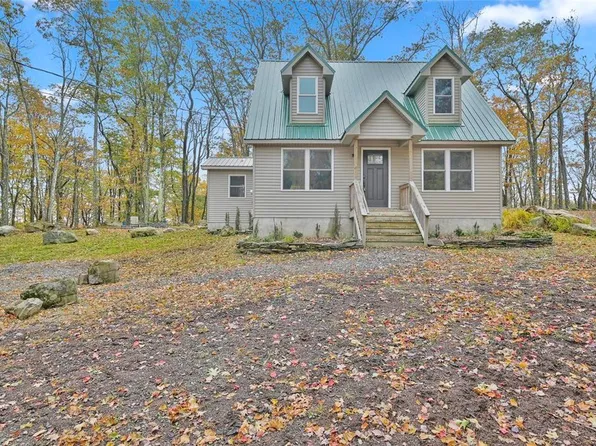4430 Skyline Dr, Canadensis, PA 18325