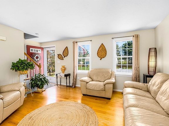 3rd image of 5 Raspberry Ln