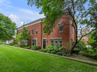 982 Village Green Ave, Lexington, KY 40509