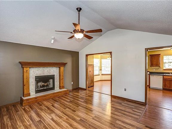 5th image of 915 Hereford Dr