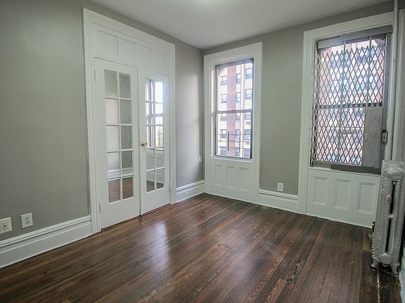 2nd image of 205 W 147th St #A10
